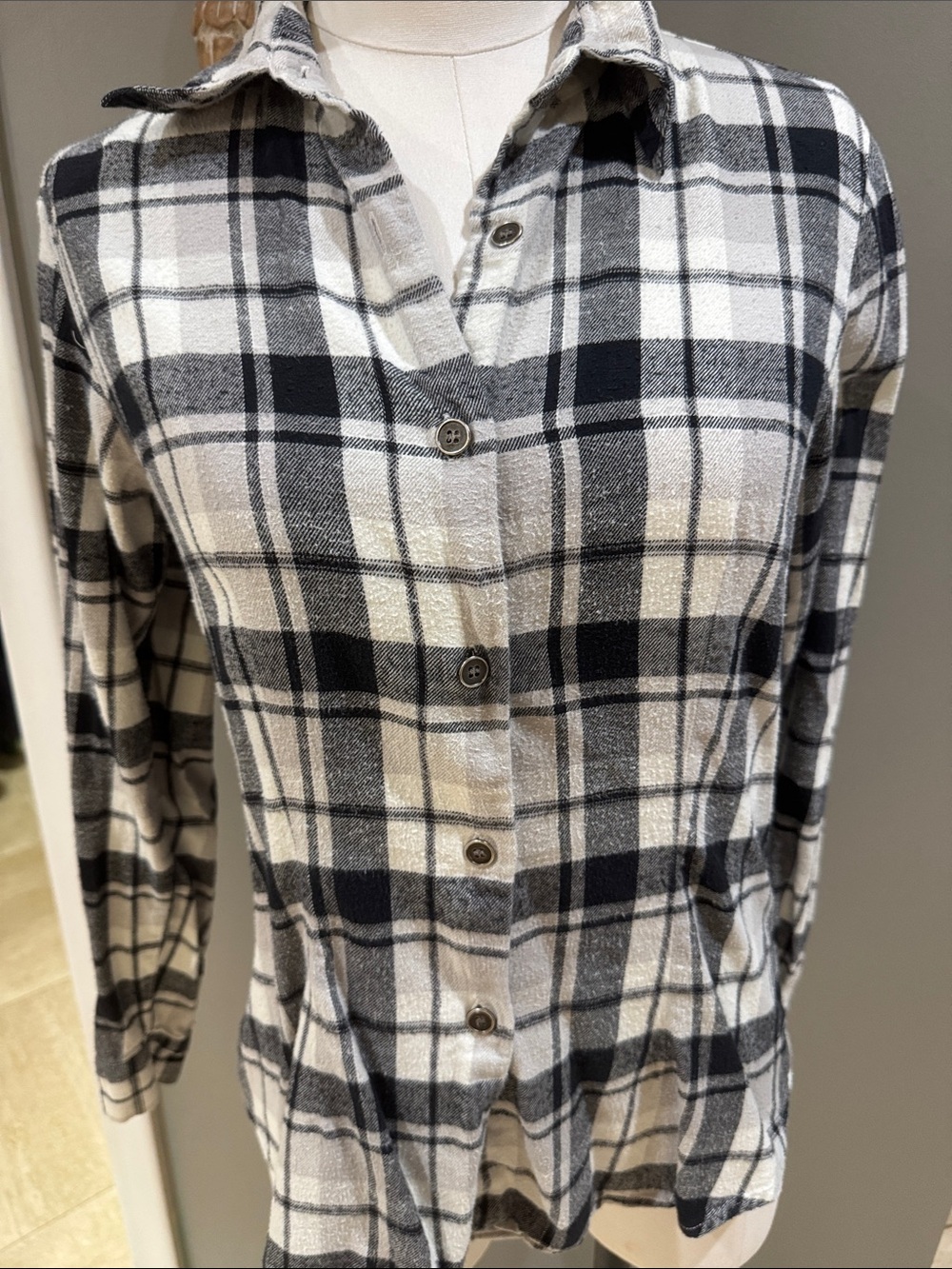 Women's Black, Gray & White Flannel Plaid Button-Up Shirt